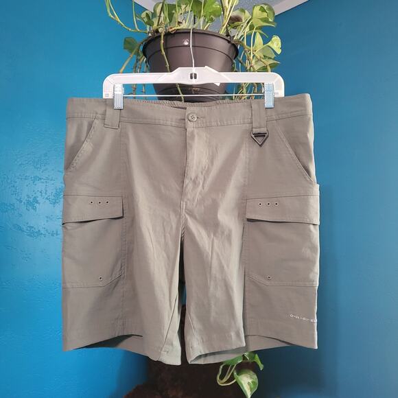 Columbia Men's Green Cargo Shorts - Picture 1 of 7